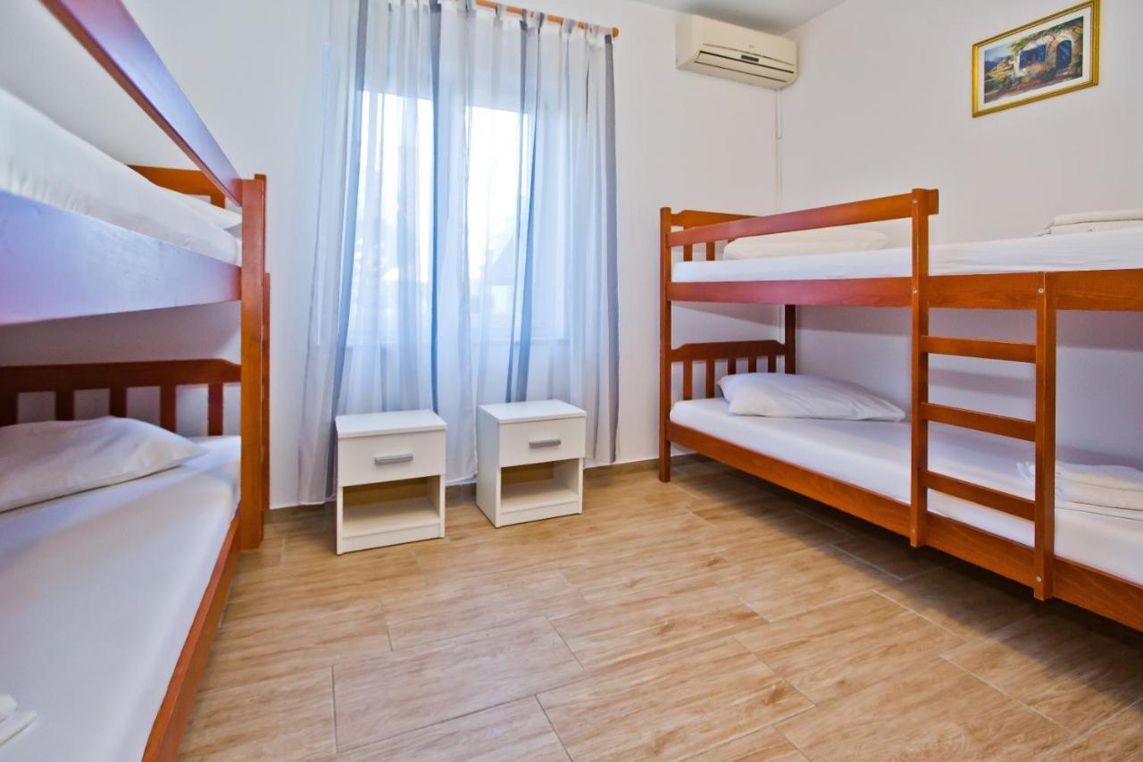 Luka's & Hostel