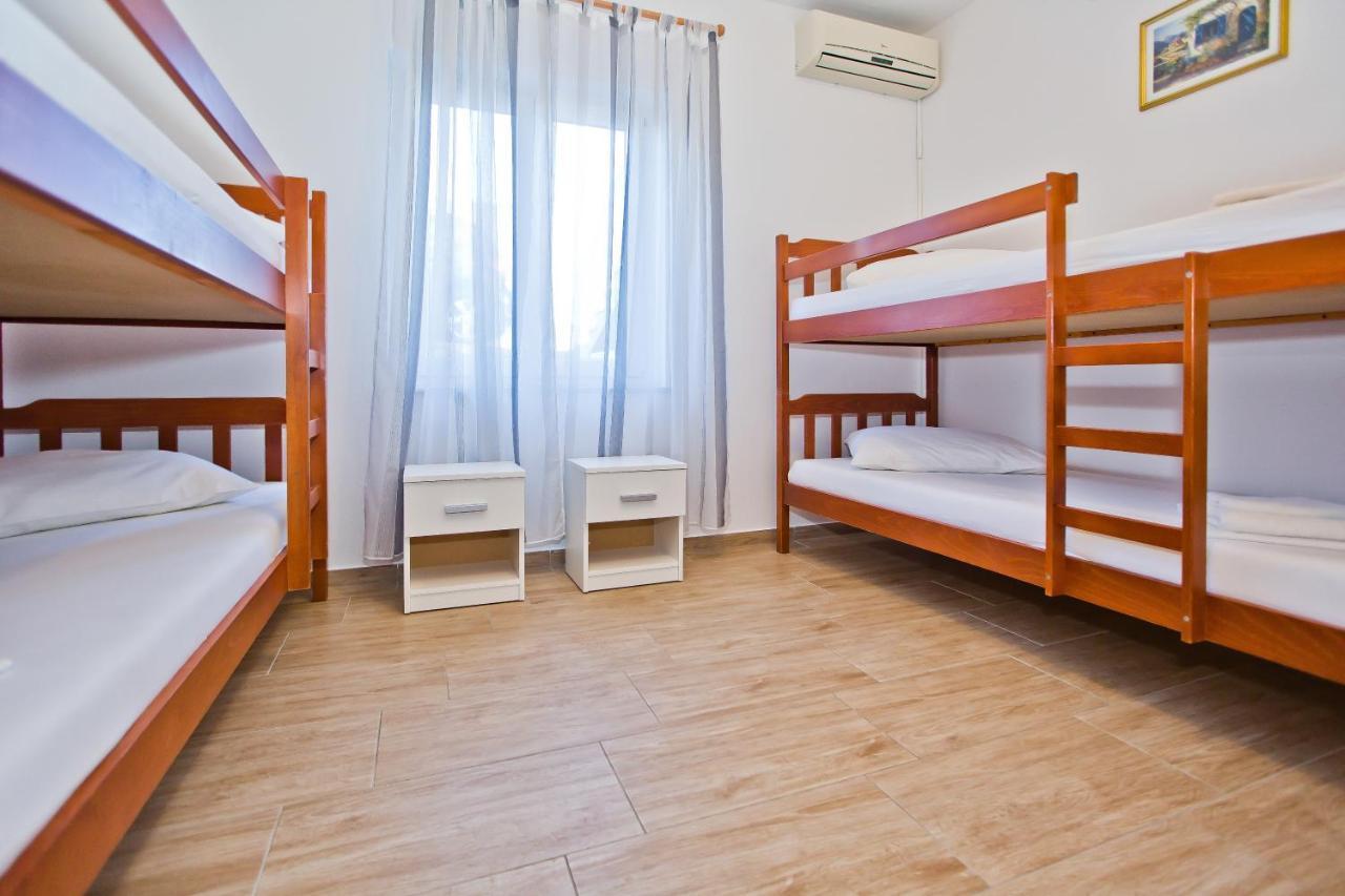 Hostel Luka's & *