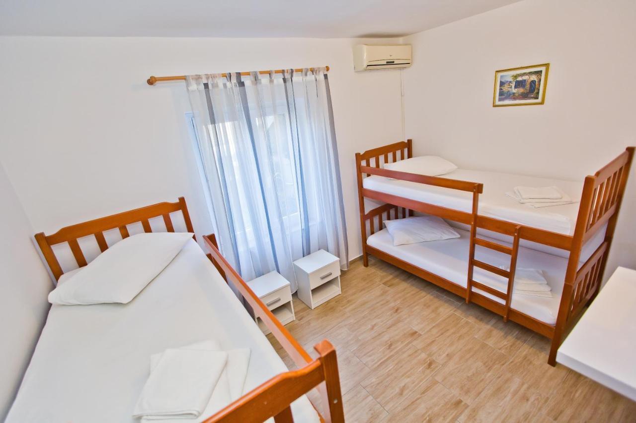 Hostel Luka's & Hvar Town