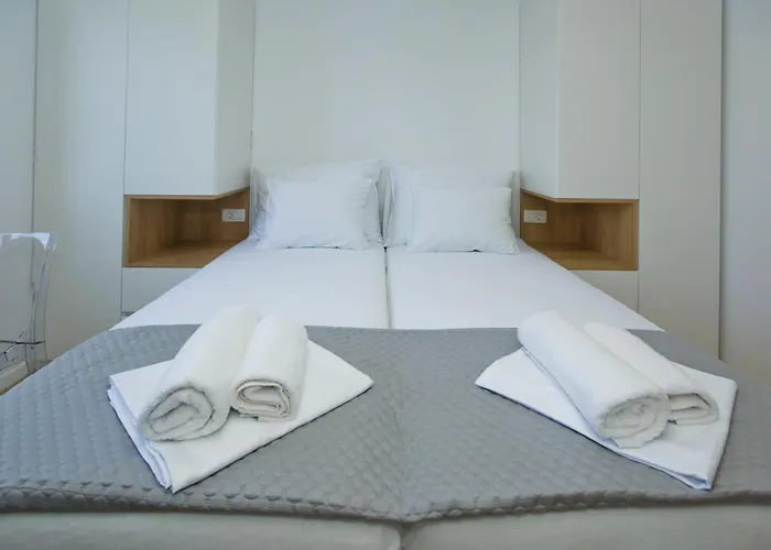 Luka\'S Lodge Guesthouse & Hostel