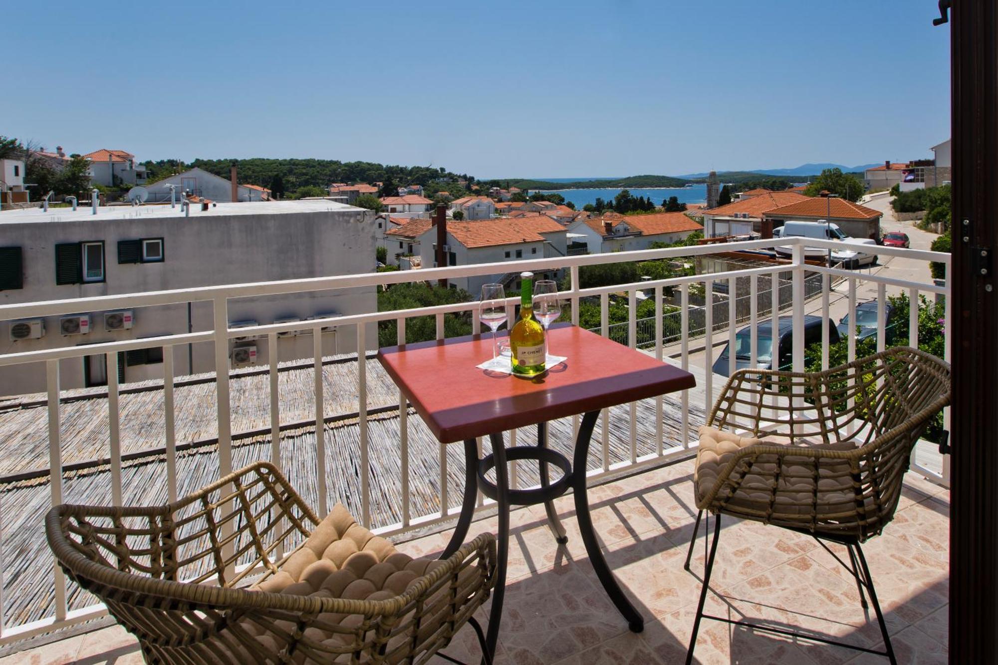 Hostel Luka's & Hvar Town