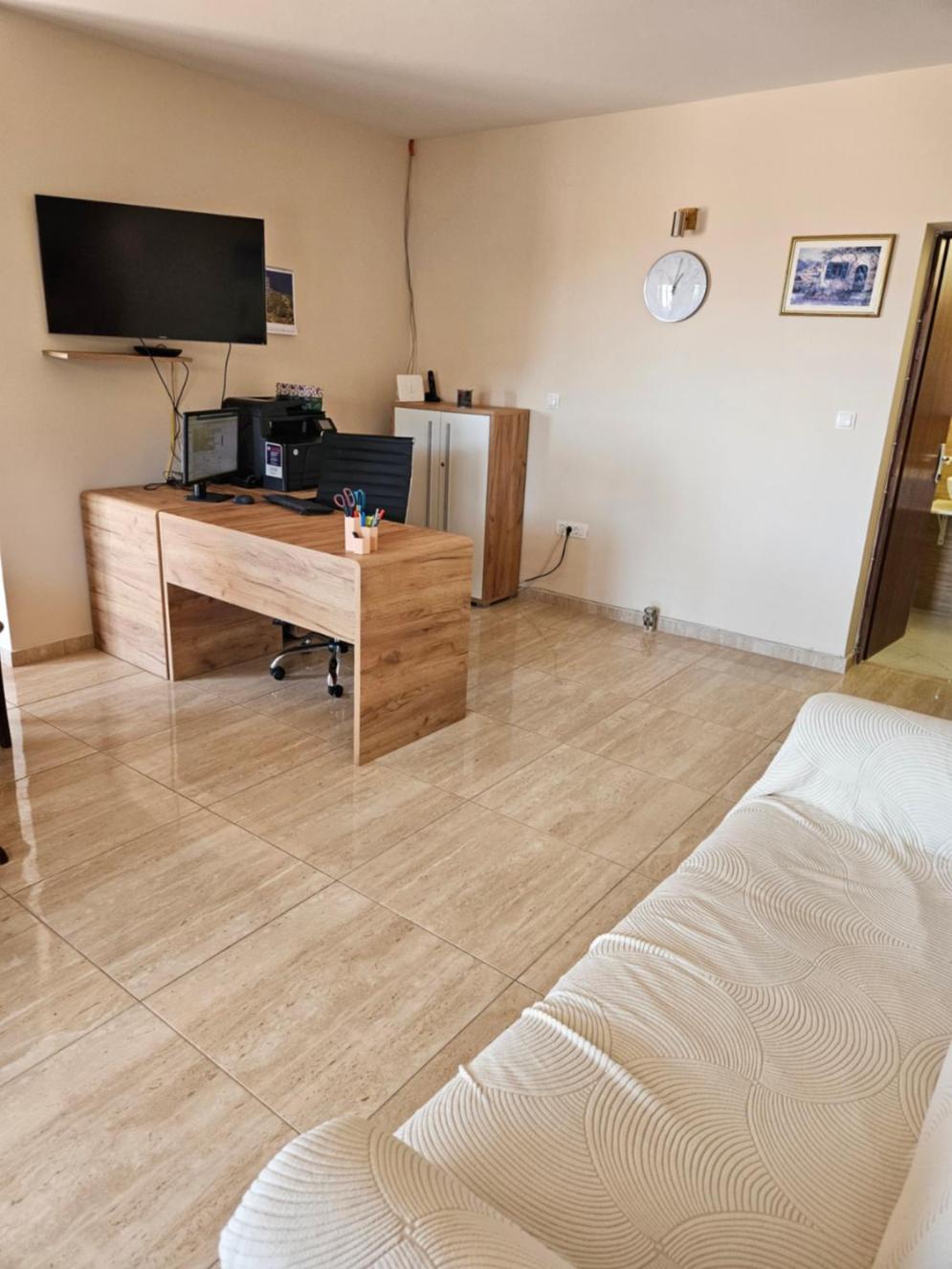 Hostel Luka's & *